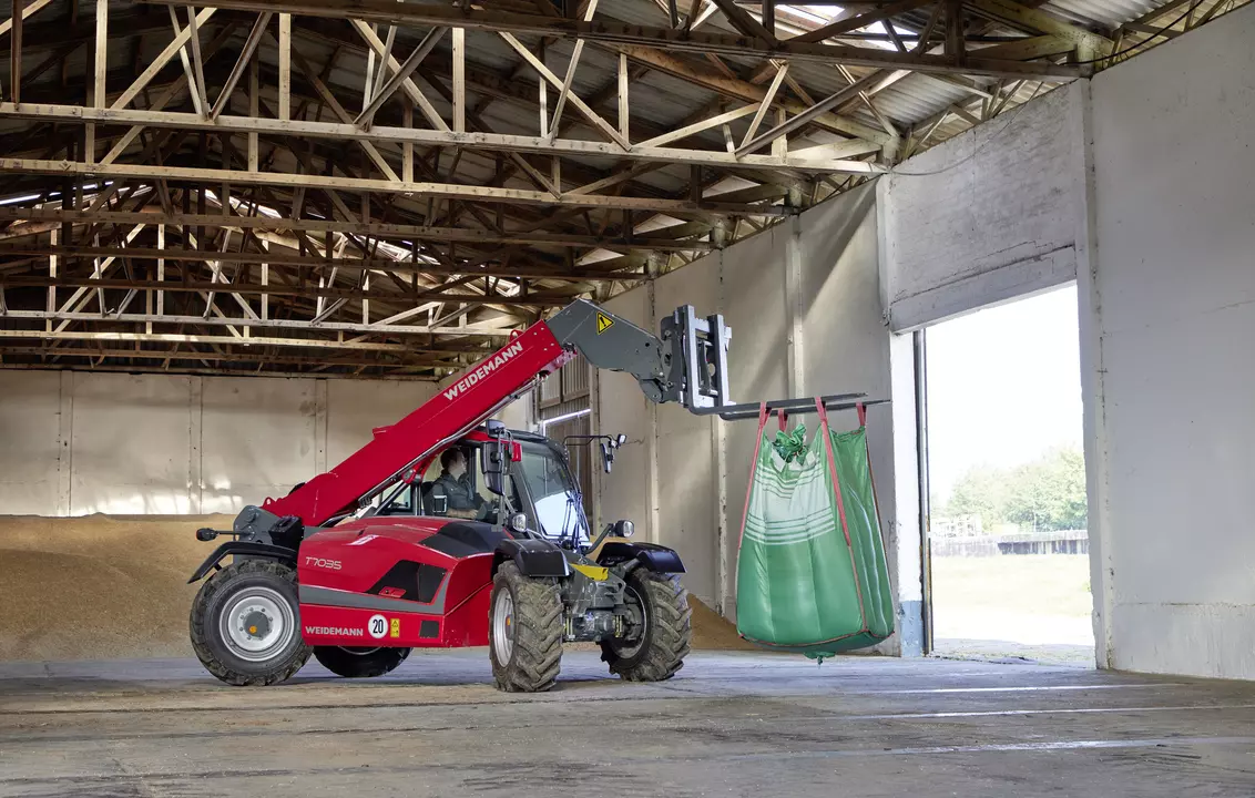 Weidemann telehandler T7035 with pallet fork, Einsatz