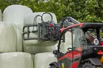 Weidemann attachment Round bale fork for wrapped bales, in action agriculture, Telehandler T4512