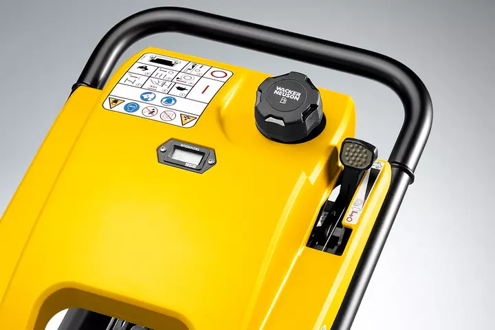 Four-stroke rammer studio picture lever for idling, starting and stopping