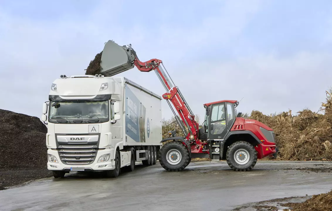 Weidemann telescopic wheel loader 9580T cabin with cargo bucket, applilcation