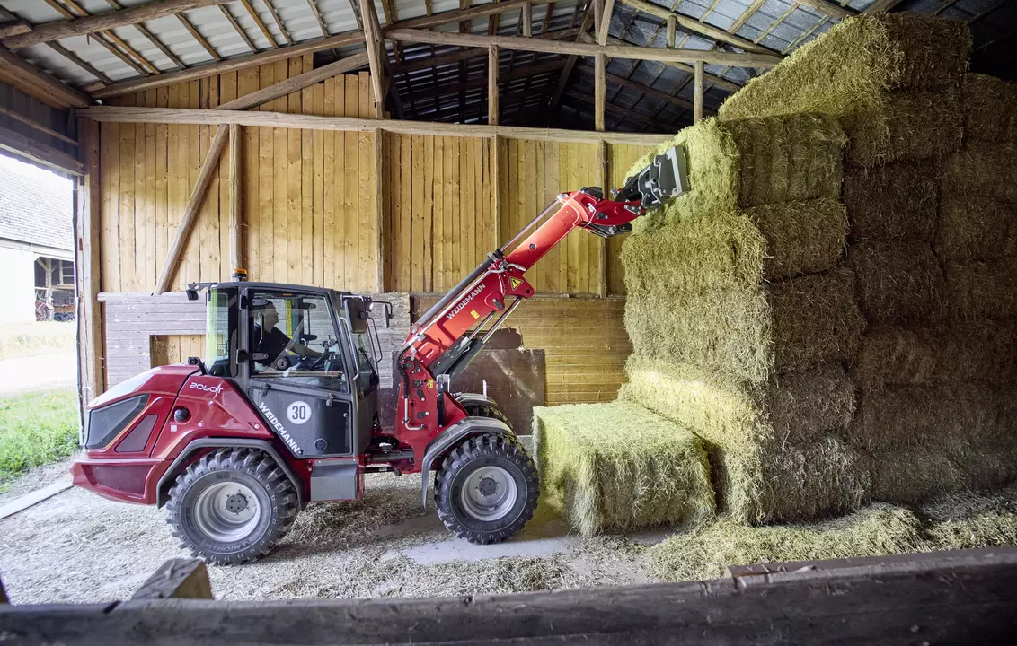 Weidemann telescopic wheel loader 2060T cabin with bale spike, application