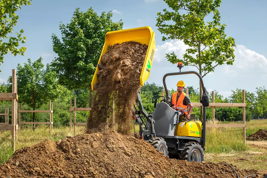 DW15e when unloading earth using a high-tip skip
