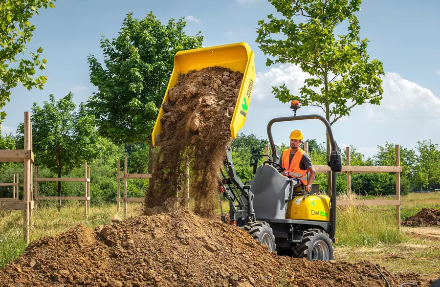 DW15e when unloading earth using a high-tip skip
