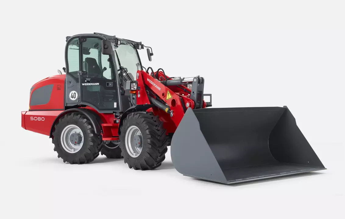 Weidemann wheel loader 5080 cabin with light material bucket, studio
