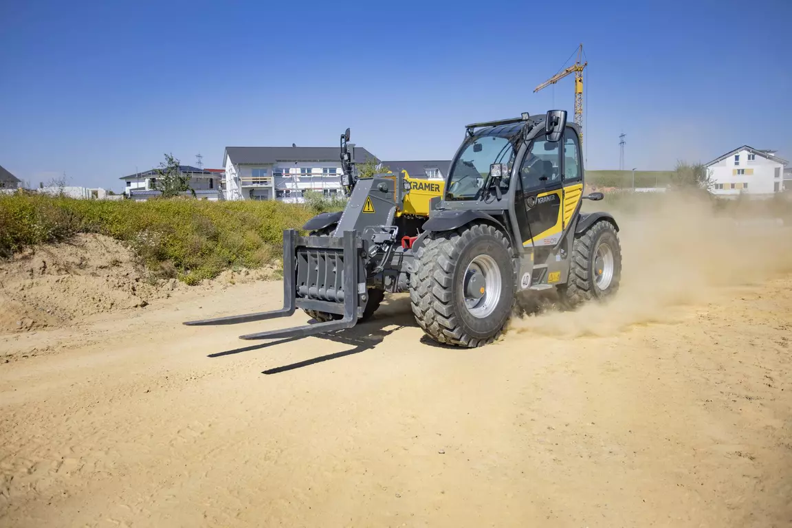 The Kramer telehandler 5509 while working on a construction site. 