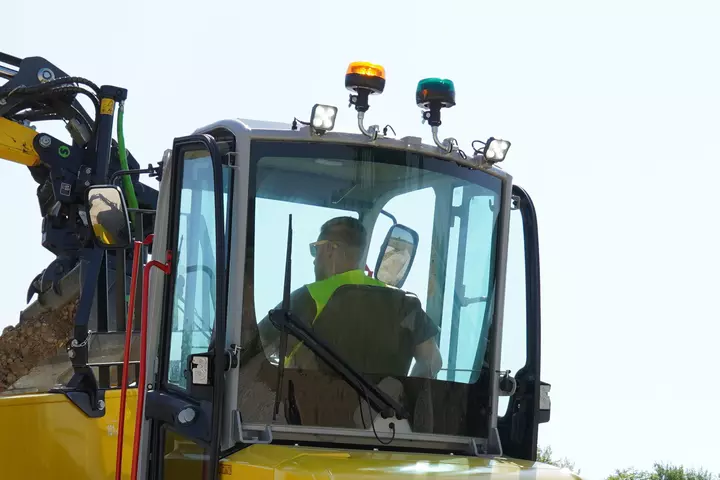 Green and orange swivel light