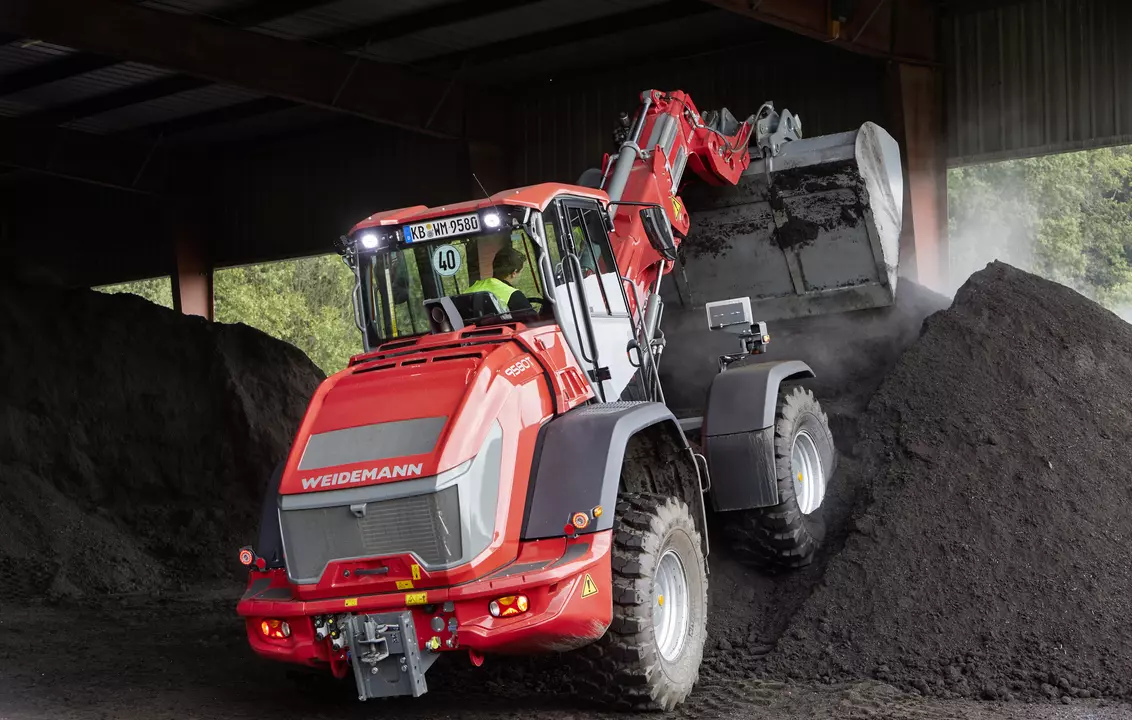 Weidemann telescopic wheel loader 9580T cabin with cargo bucket, application