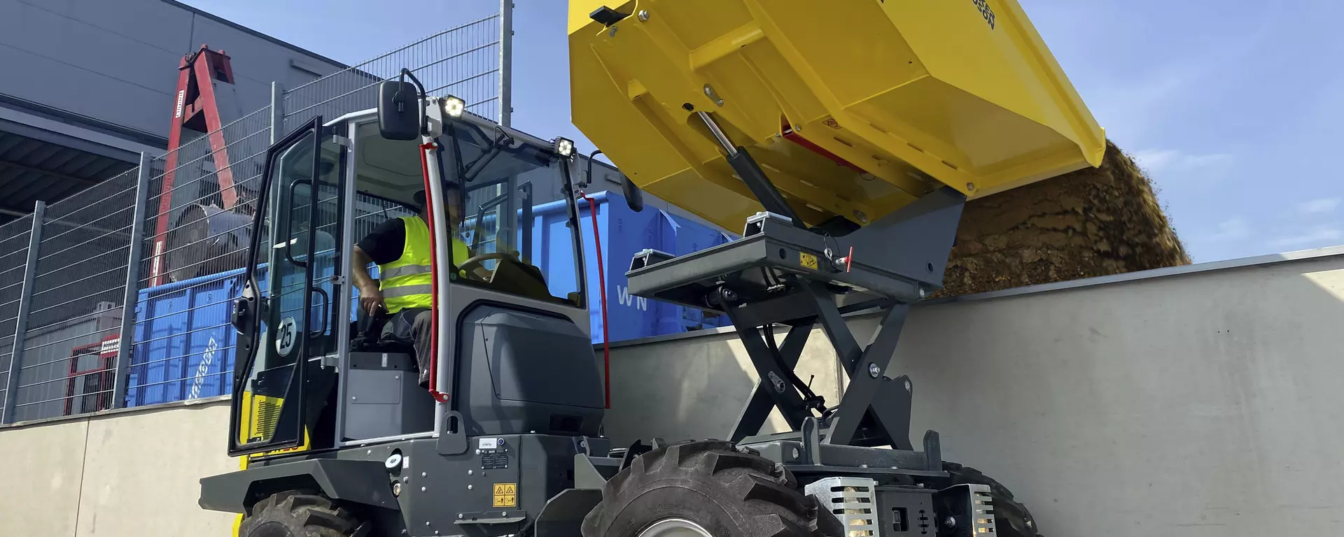 DW30 in action with high swivel tip skip
