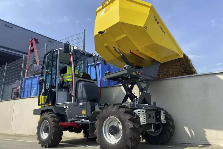 DW30 in action with high swivel tip skip