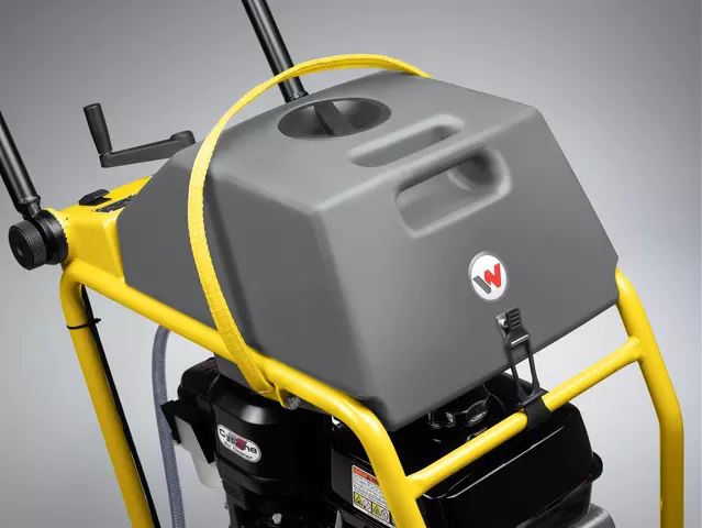 Gasoline-driven floor saw BFS1350 studio image water tank