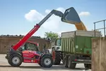 Weidemann attachment Light material bucket round, in action agriculture, telehandler T7042