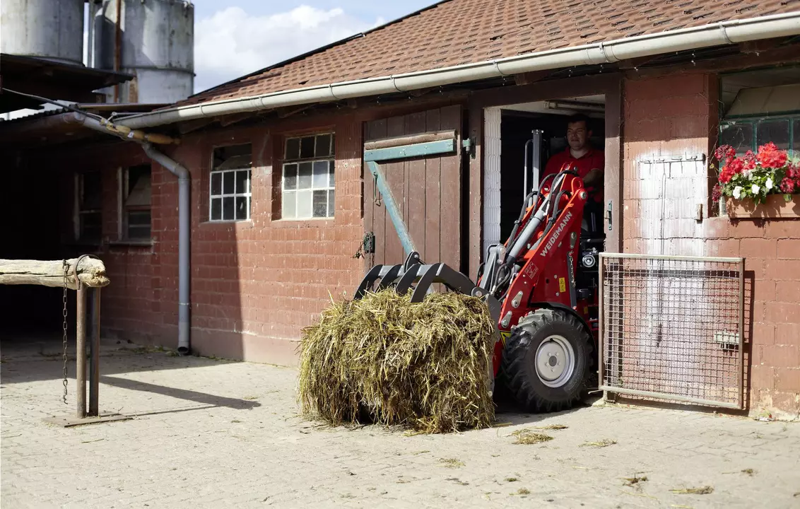 Weidemann Hoftrac 1140, 1140BL mit Greifschaufel und Easy Protection System (eps), Einsatz
