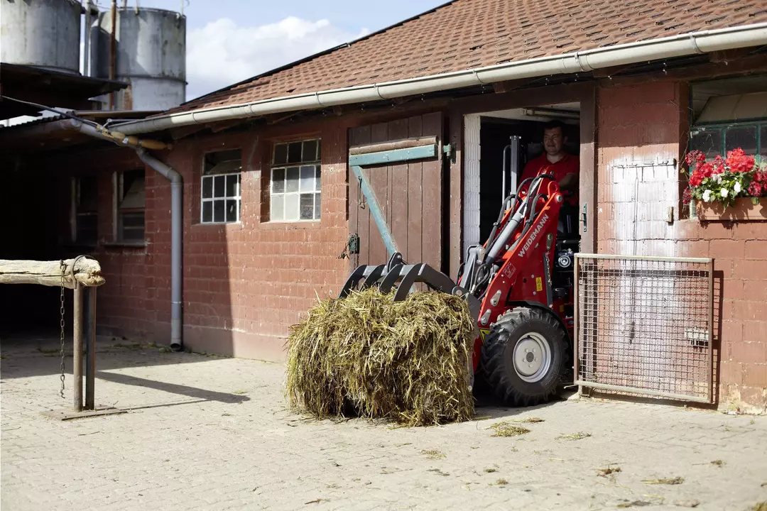 Weidemann Hoftrac 1140, 1140BL mit Greifschaufel und Easy Protection System (eps), Einsatz