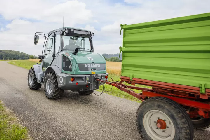 Die 8er Serie von Kramer verfügt über eine EG-Traktorzulassung.