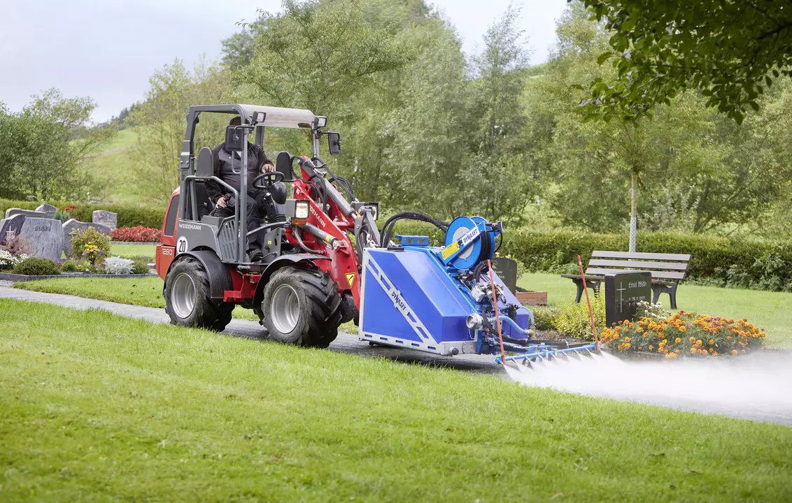 Weidemann Hoftrac 1280 Fahrerschutzdach mit Hochdruckreiniger, Einsatz