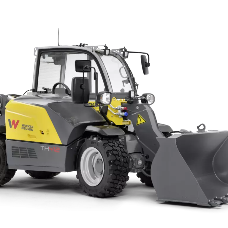 Wacker Neuson Teleskoplader TH412, Studiobild mit Erdschaufel