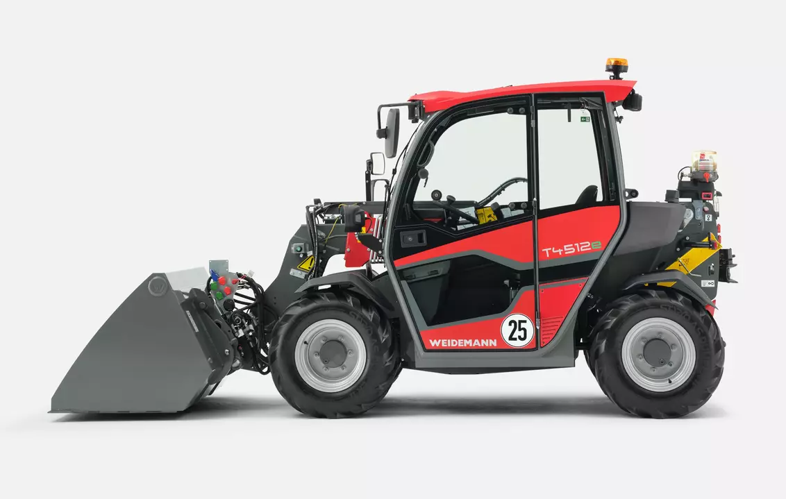 Weidemann telehandler T4512e with light weight bucket, studio
