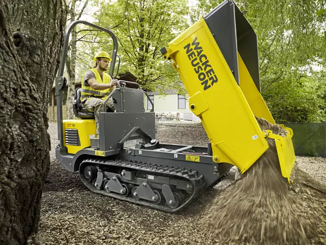 DT15 unloading soil in horticulture