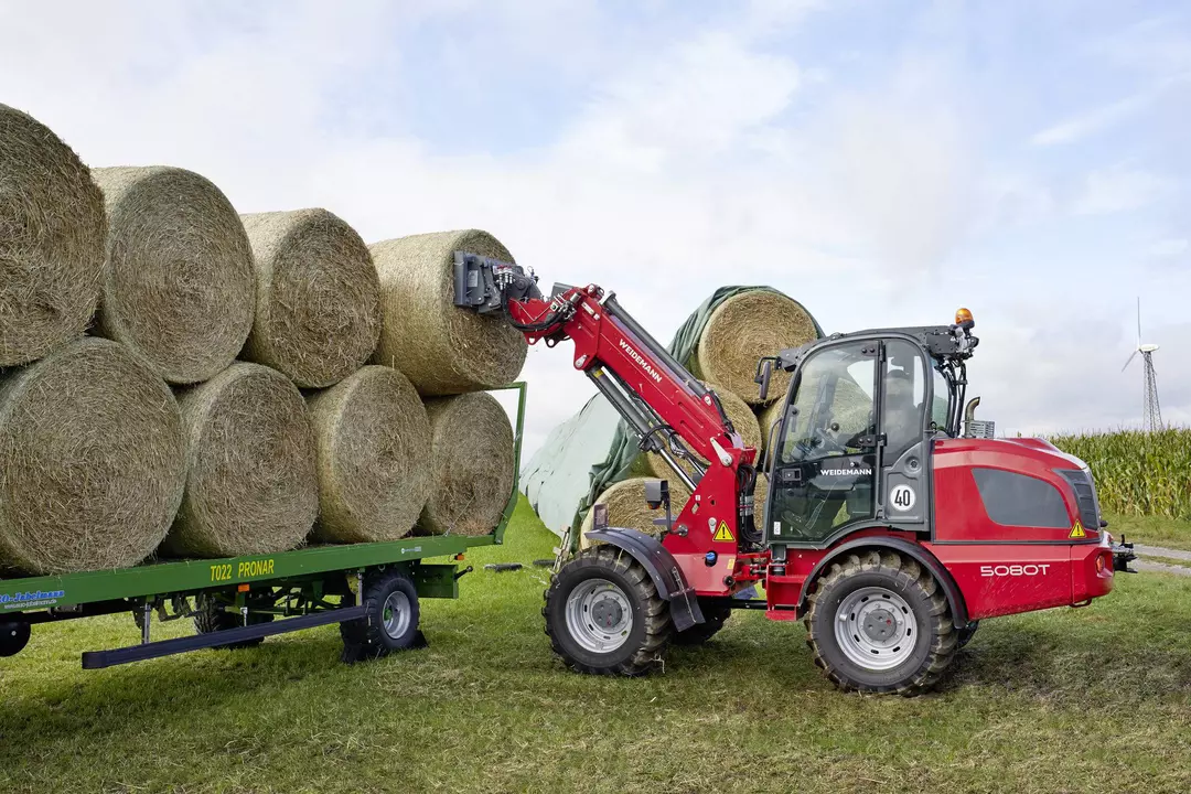 Weidemann telescopic wheel loader 5080T cabin with bale spear, application