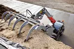 Weidemann attachment Shear grap large, in action agriculture, Telehandler T6027