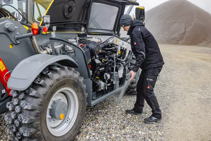 Der Kramer Teleskoplader 3106 hat einen einfachen Wartungszugang.