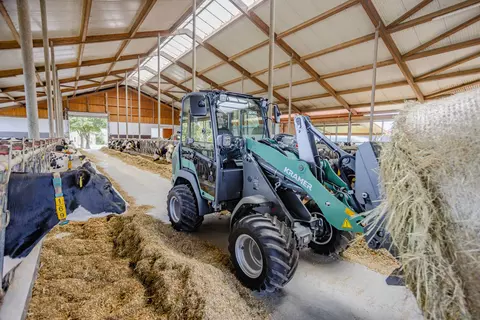 The Kramer KL21.5L wheel loader at work with straw bales