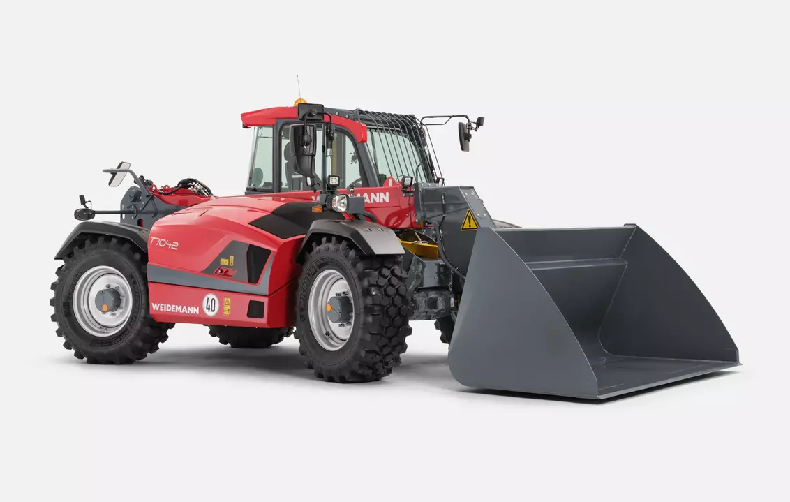 Weidemann telehandler T7042 cabin with light material bucket square, studio