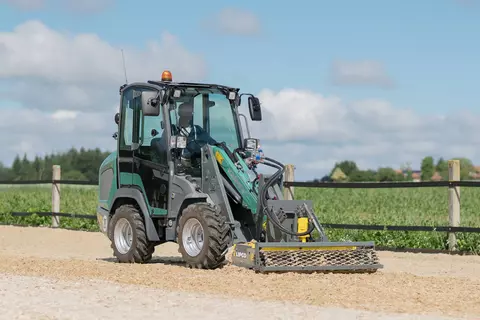 The compact KL14.5 while working the soil. 