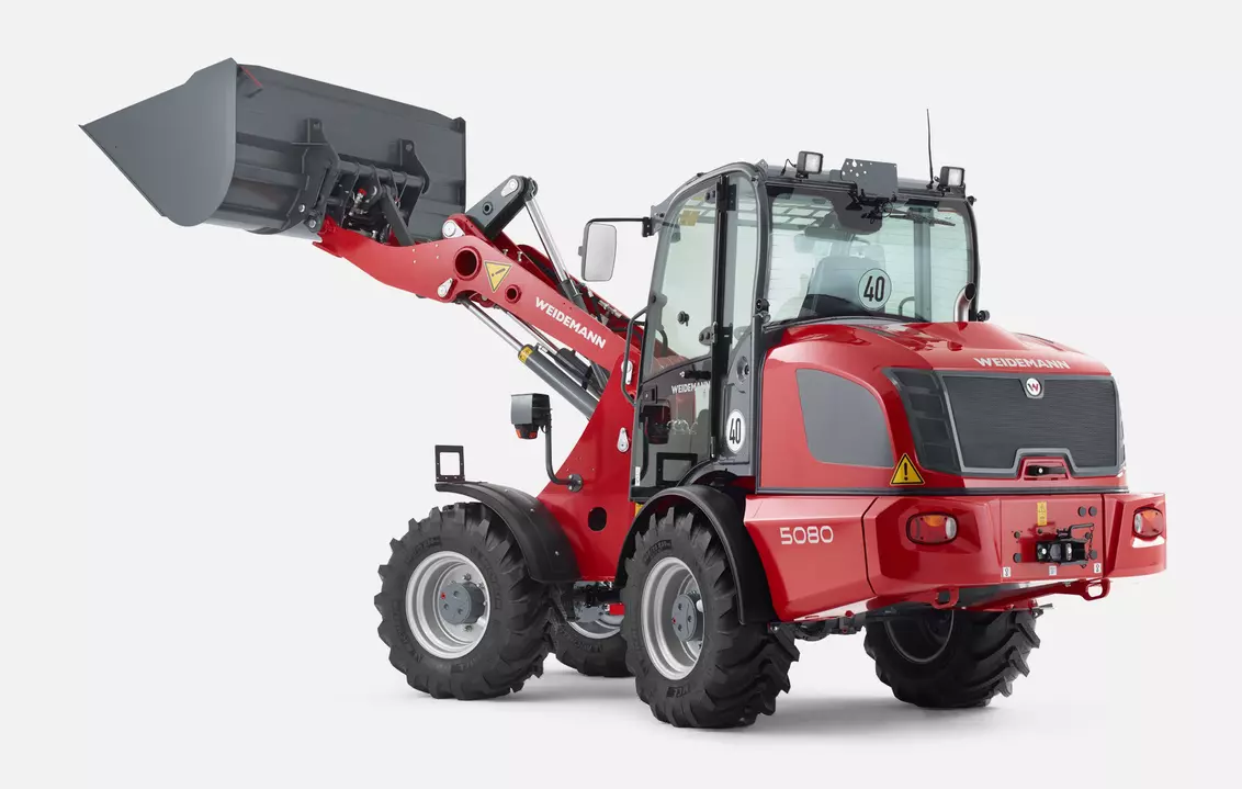 Weidemann wheel loader 5080 cabin with light material bucket, studio