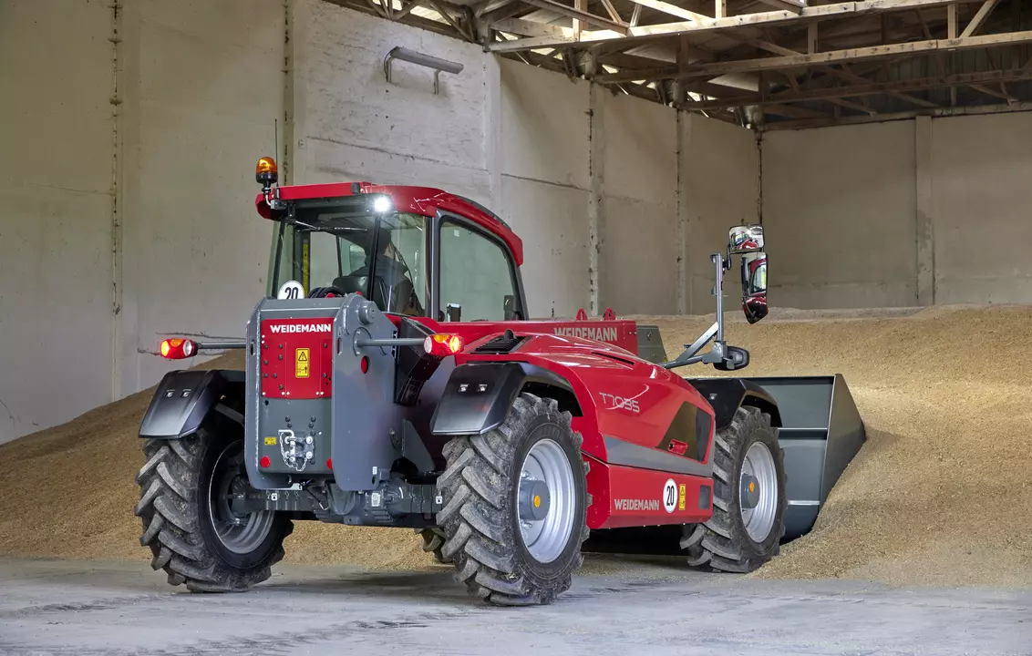 Weidemann telehandler T7035 with cargo bucket, application