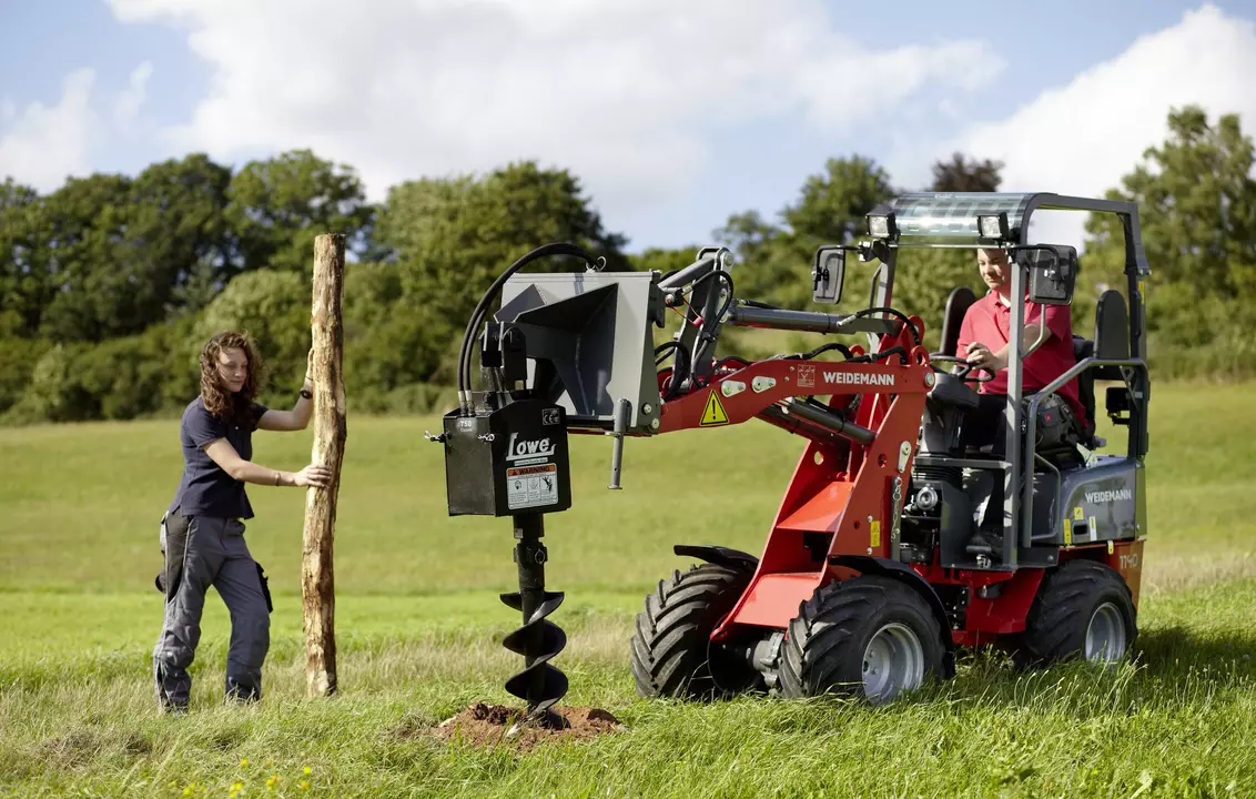 Weidemann Hoftrac 1140 Basic Line mit Erdbohrer, Einsatz