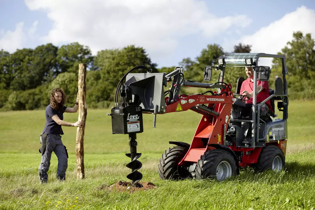 Weidemann Hoftrac 1140 Basic Line mit Erdbohrer, Einsatz
