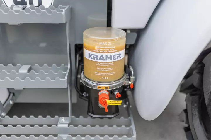 Die Zentralschmieranlage der 8er Serie von Kramer. 