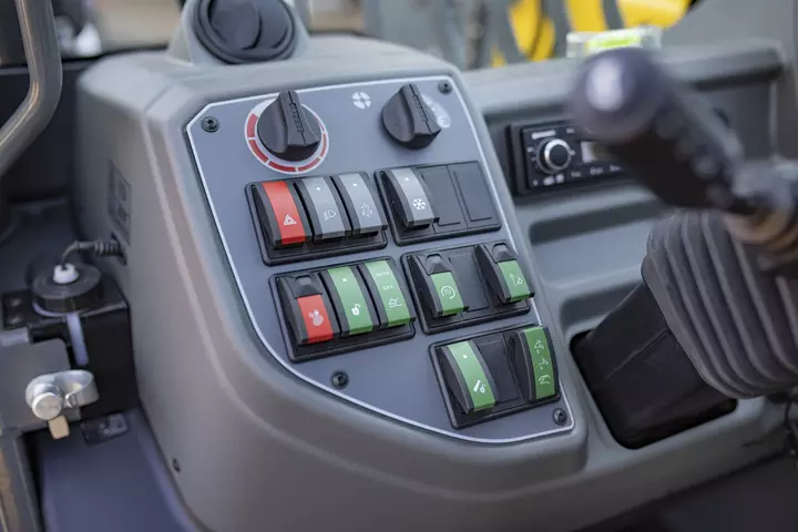 The colour coding of the switches makes it easier to find different functions.