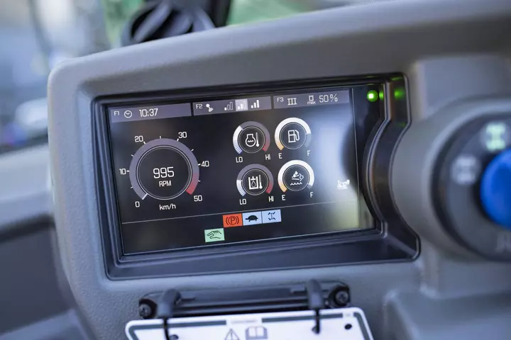 Kramer telehandlers have a modern control panel with 7-inch LCD display.
