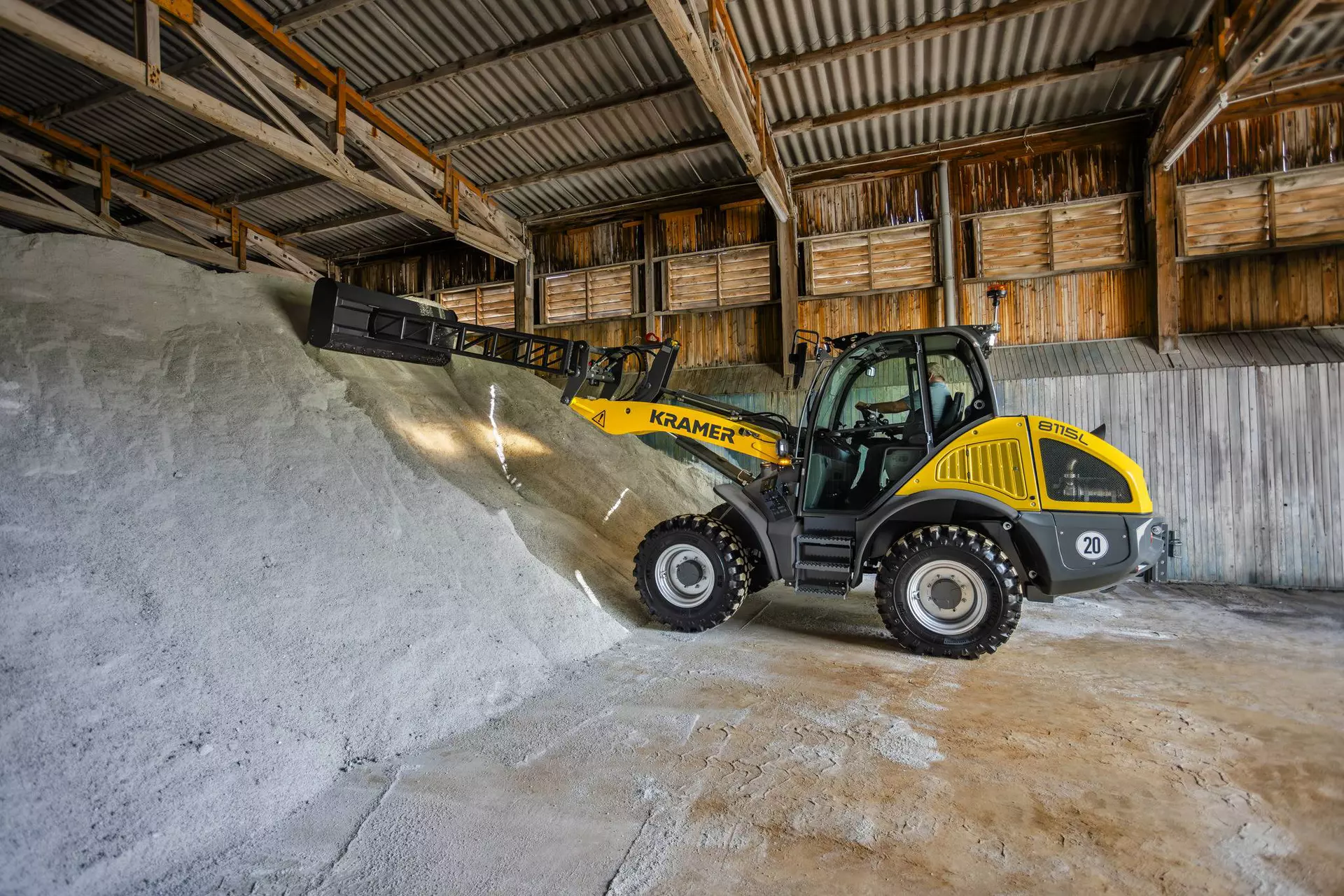 The Kramer wheel loader 8115 while pushing salt.