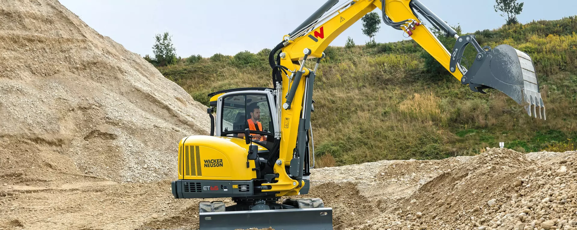 Dredging with the ET65 in action