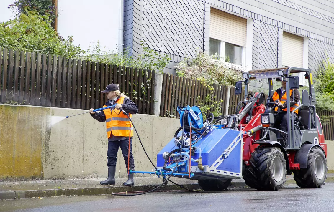 Weidemann Hoftrac 1280 Fahrerschutzdach mit Hochdruckreiniger, Einsatz