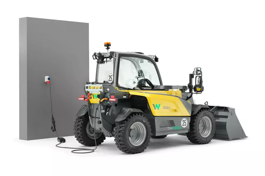 Wacker Neuson telehandler TH412e, studio