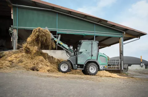 The compact KL14.5 while loading dung. 