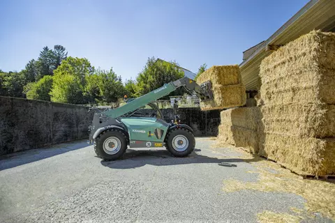 The Kramer KT307 telehandler while straw handling.