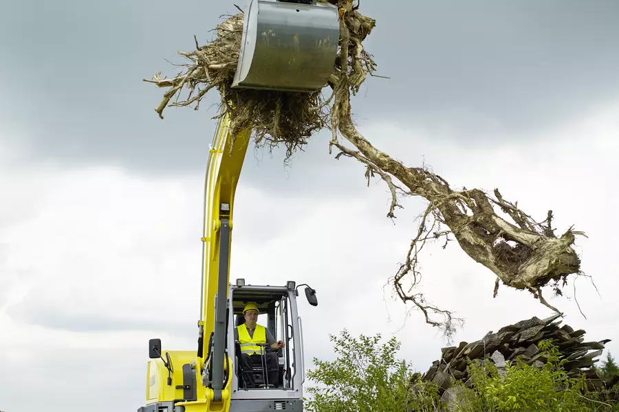 Even large rootstocks can be transported with the ET90