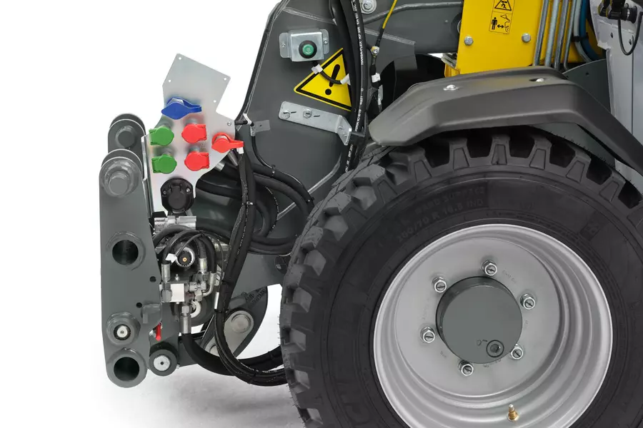 Wacker Neuson telehandler TH412e front hydraulic connections, studio