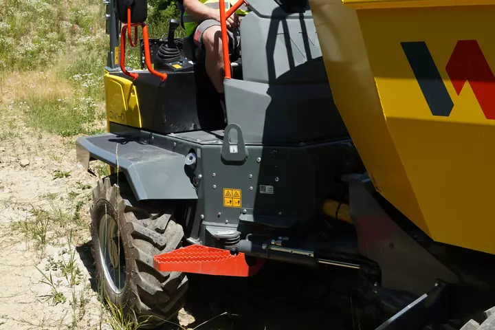 Access in signal color