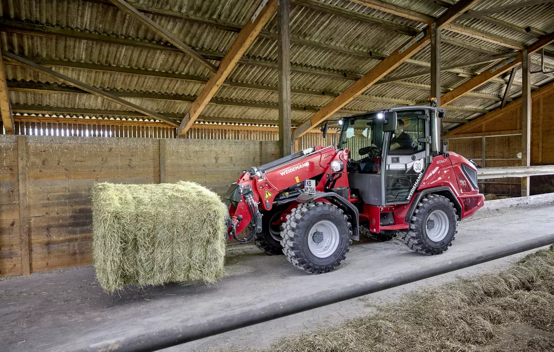 Weidemann telescopic wheel loader 2060T cabin with bale spike, application