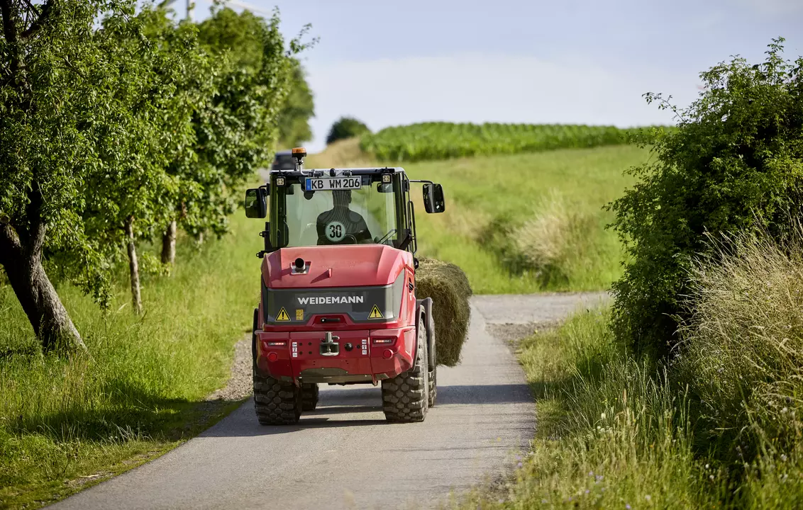 Weidemann telescopic wheel loader 2060T cabin with bale spike, application