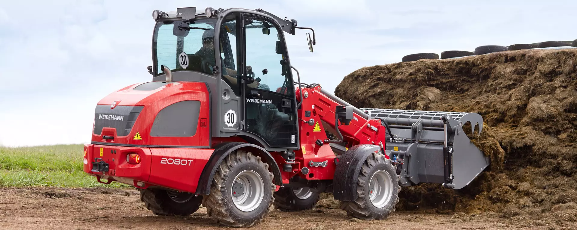 Weidemann Teleskopradlader 2080T Kabine mit Greifschaufel im Einsatz