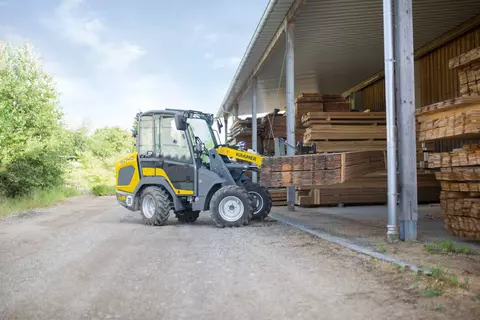 The compact 5040 while placing wood. 