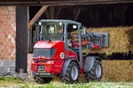 Weidemann attachment Bale spear, in action agriculture, Hoftrac 1260LP
