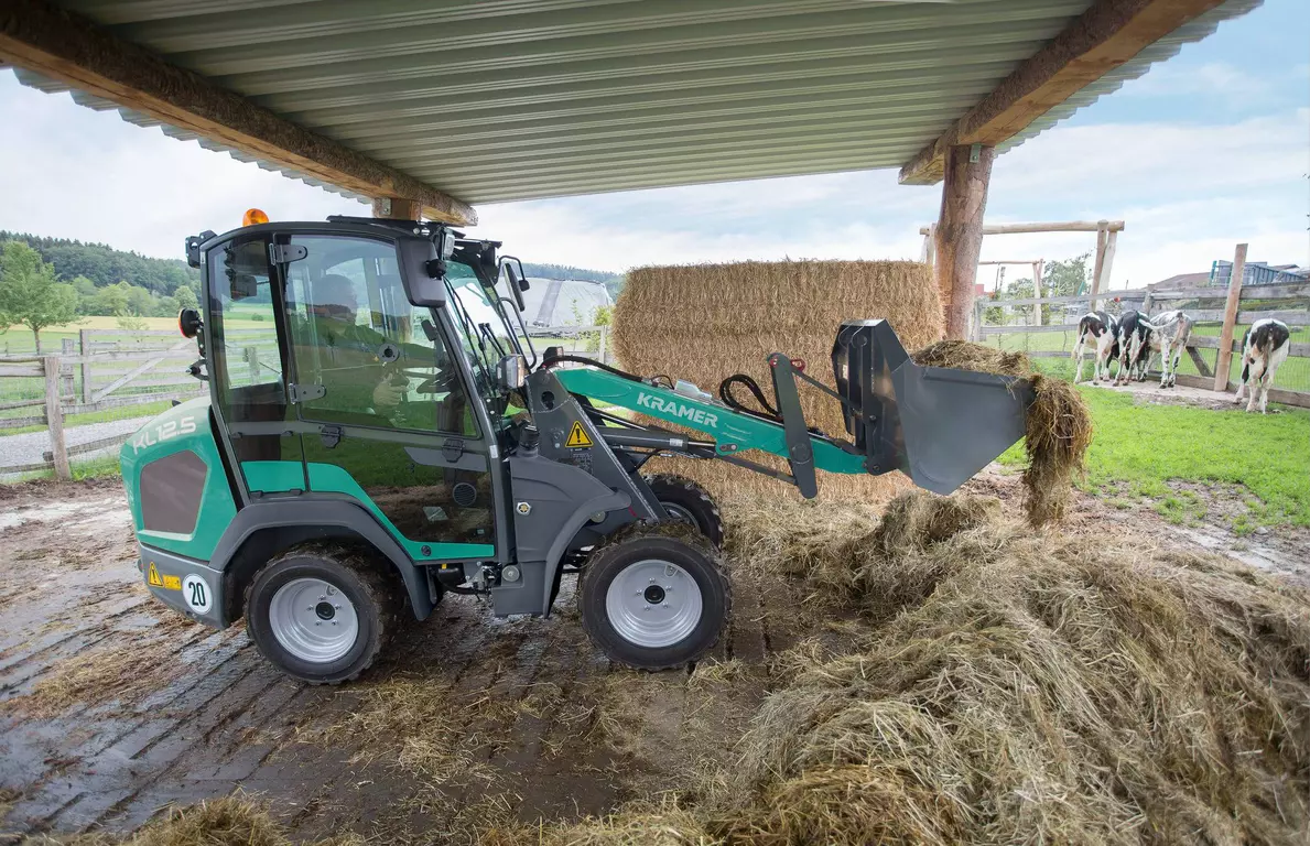 The compact KL12.5 while transporting dung. 